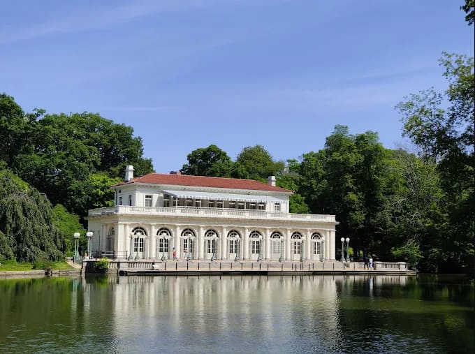 A quiet green meadow in Prospect Park, Brooklyn, a natural setting for an outdoor wedding